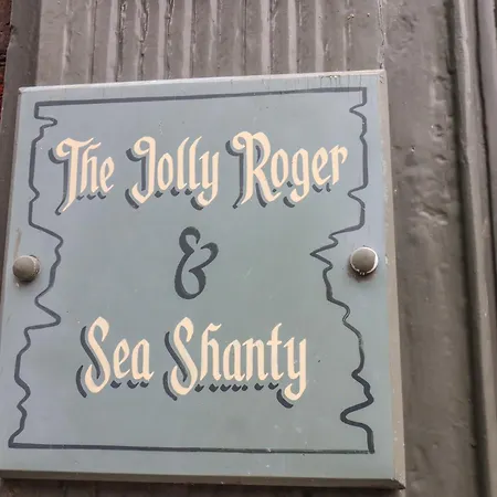 Jolly Roger Апартаменты *